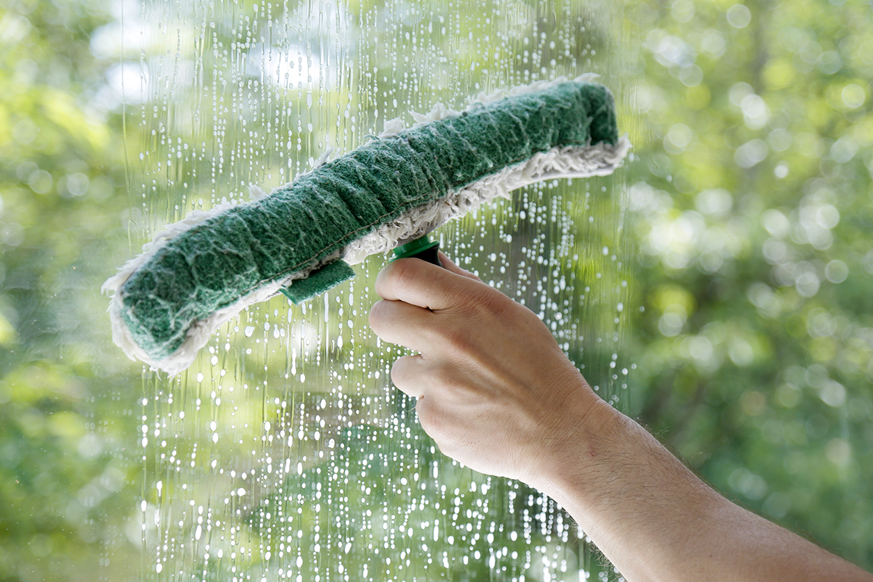 Comment nettoyer ses vitres chez soi ?